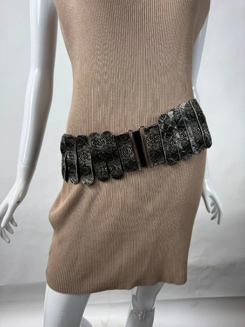 Wide Black & Gray Snake Print Elastic Belt With Silver Buckle Accent Size 2X Str
